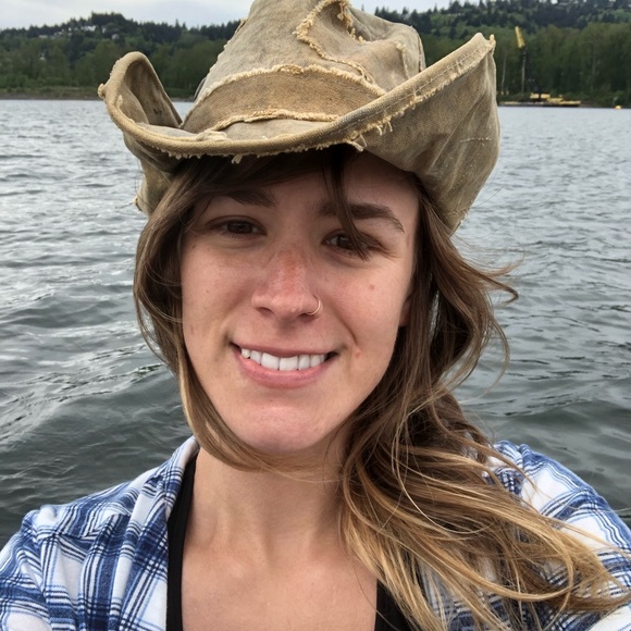 Meet your Posher, Ash - Picture 1 of 1